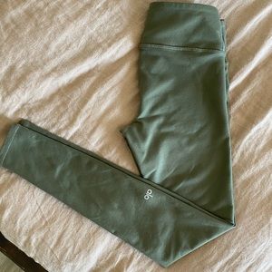 Alo Yoga olive green leggings